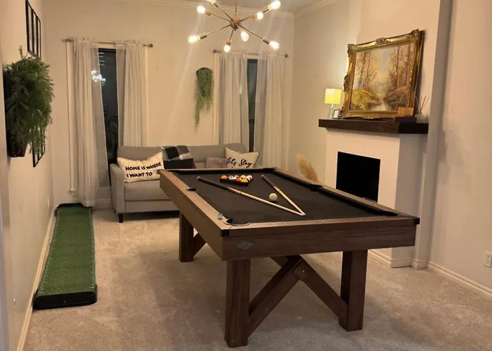 Holiday home Spacious Family Home, Pool, Pool Table, Pets, 4bed *