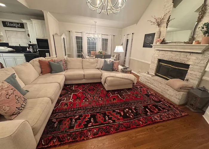 Spacious Family Home, Pool, Pool Table, Pets, 4bed * Tulsa