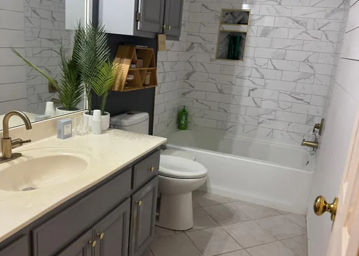Spacious Family Home, Pool, Pool Table, Pets, 4bed Tulsa