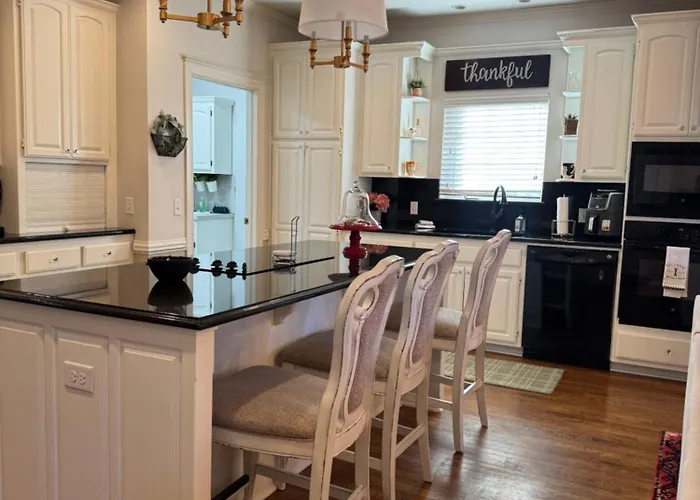 Spacious Family Home, Pool, Pool Table, Pets, 4bed * Tulsa